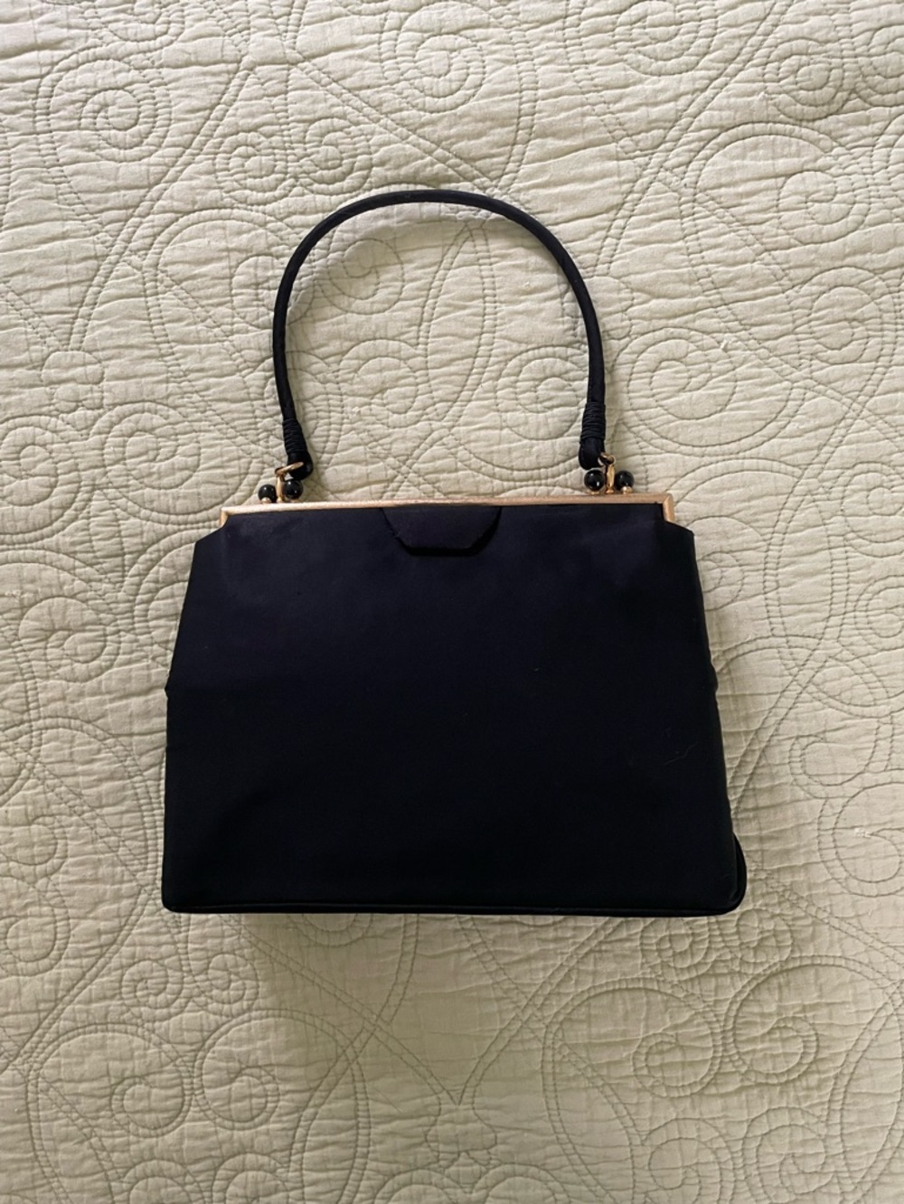 Gorgeous vintage satin kiss clasp handbag with coin purse